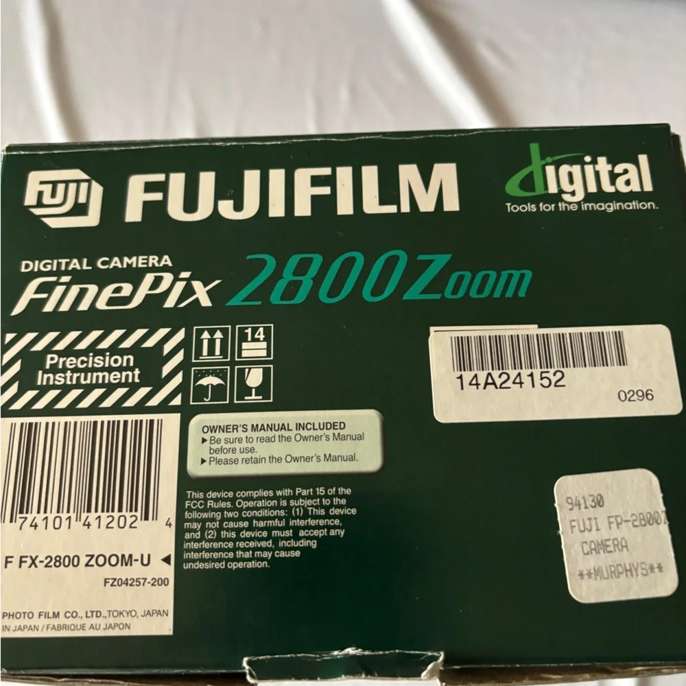 Fujifilm FinePix 2800 Zoom Digital Camera - Silver with Green Box
